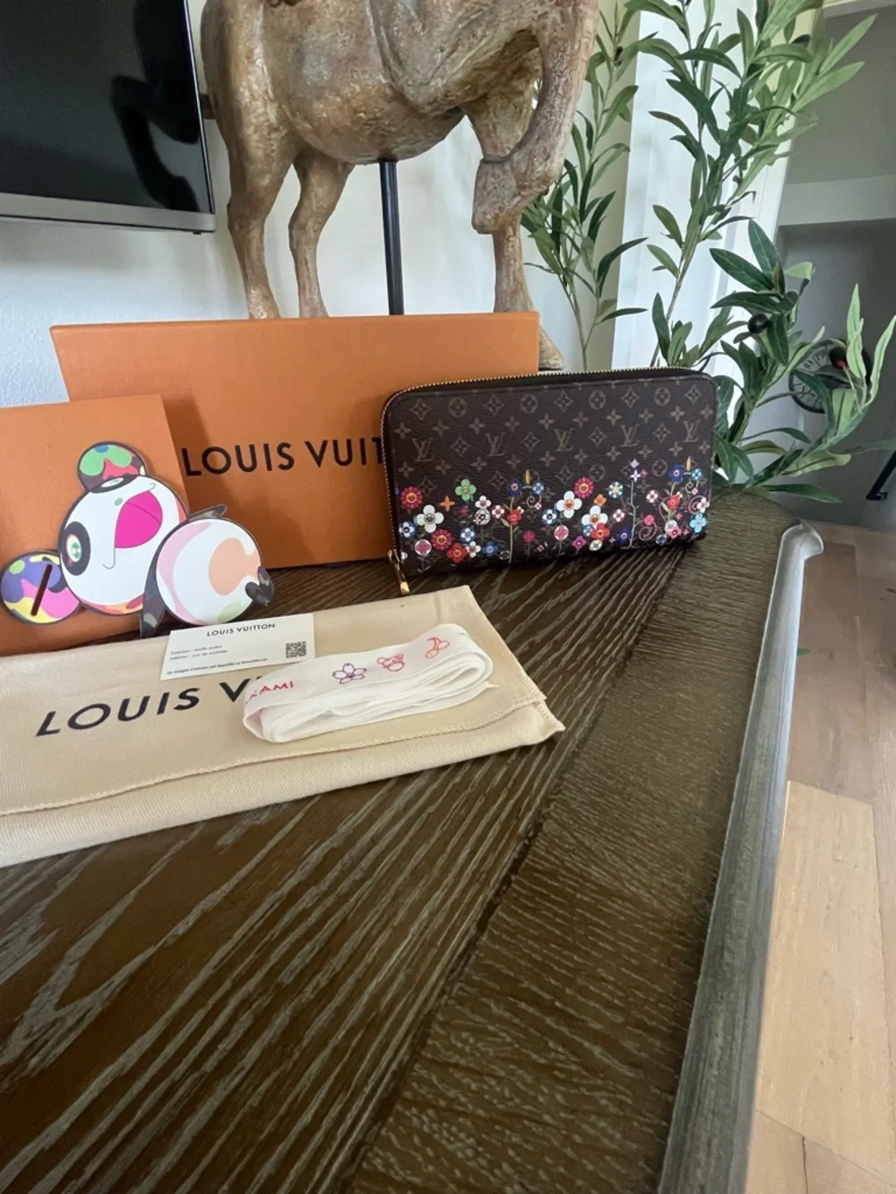 Louis Vuitton TM X LV Flowers Zippy Wallet - Picture 4 of 12